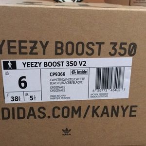Dead stock Yeezy Boost 350 white on white